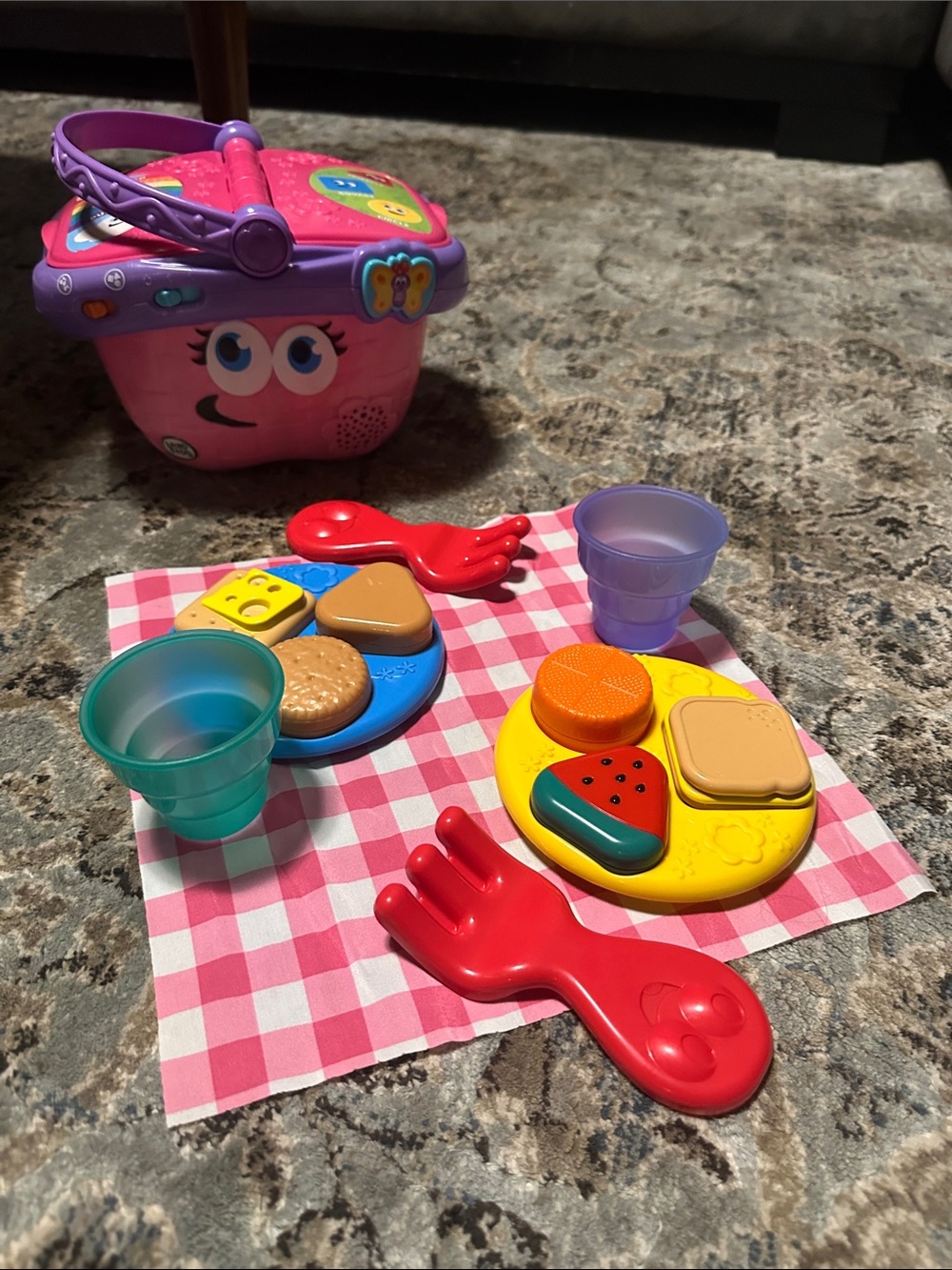 Kids Pretend Picnic Playset with Pink Carry Basket and Colorful Plates